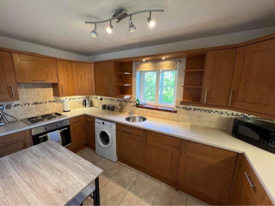Apartment With Parking, Close To The Raigmore Hospital Inverness Exterior foto